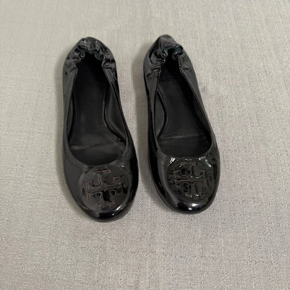 Tory Burch Reva Black Patent Leather Ballet Flats 7M Medallion Logo Timeless